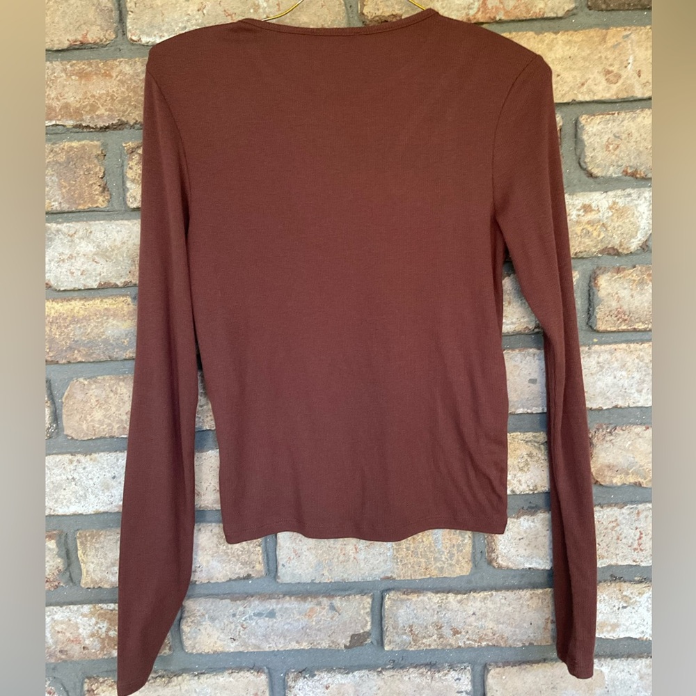 Zara Ribbed Top with a Cut Out - Picture 2 of 6